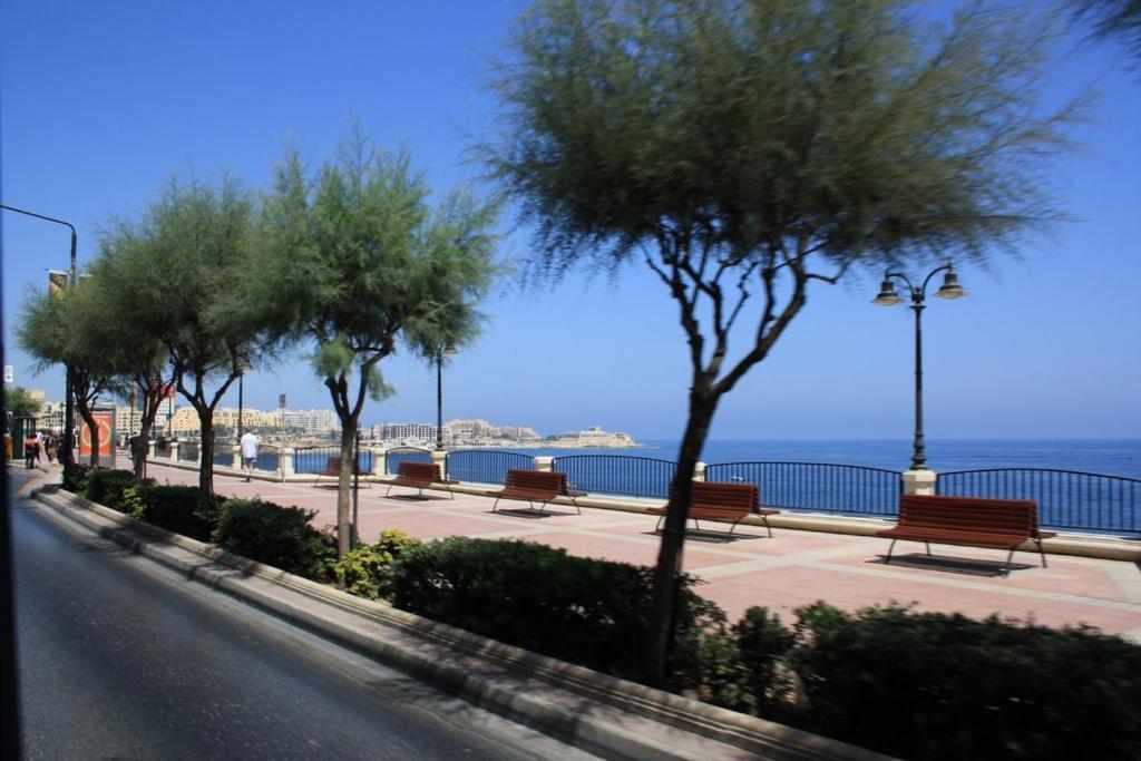 Stunning 2Br Holiday Penthouse In Central Sliema Luaran gambar