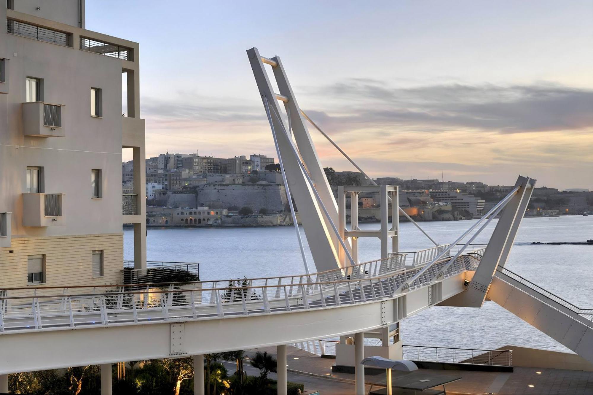 Stunning 2Br Holiday Penthouse In Central Sliema Luaran gambar